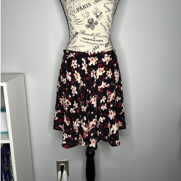 Amour Vert (M) Leeron Silk Floral Mini Skirt - Flowy Zip Closure Thin Waistband - Picture 11 of 11